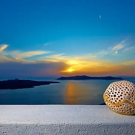 Caldera Cliff Illusion Санторини